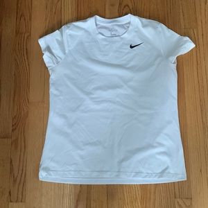 White crew mechanic Sri fit Nike women’s top